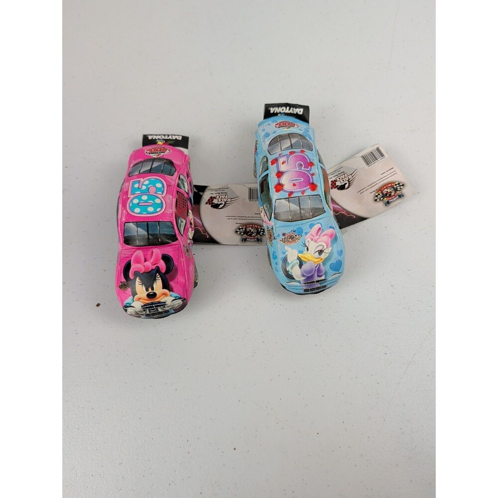 DISNEY RACING ACROSS AMERICA #1 DAYTONA 2005 - PINK MINNIE MOUSE & Daisy Duck